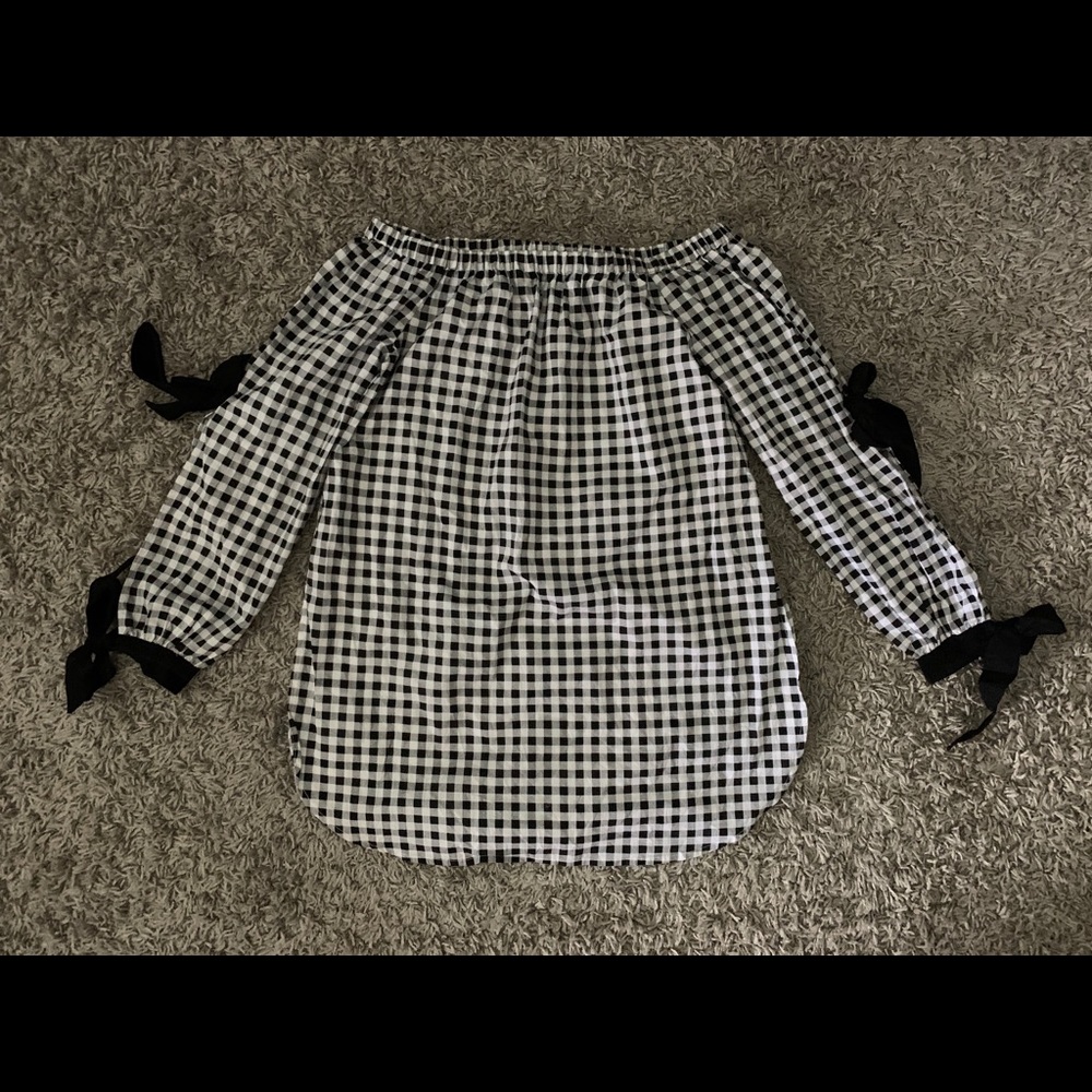 XOXO, Womens Off The Shoulder Checker Print Top